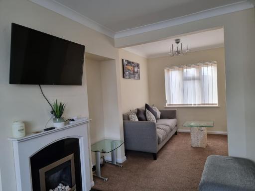 Calvary Gate Lodge - 4 Bedroom House - Housity