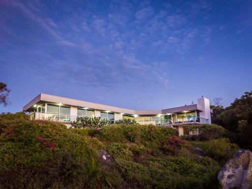 Horizons House - spacious, ocean + bush views, peaceful - Housity