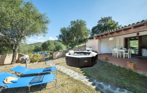 5 MINUTI DA PORTO CERVO,Casa con giardino privato - Housity