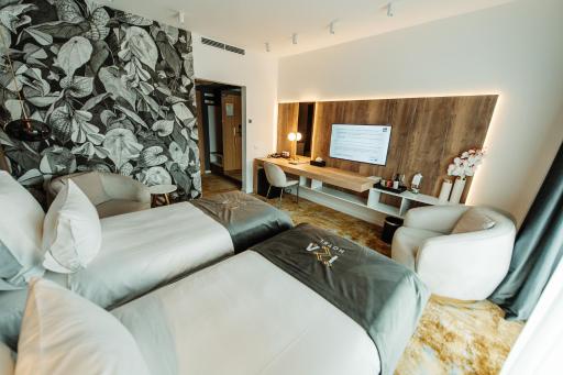 Iza Hotel - Housity