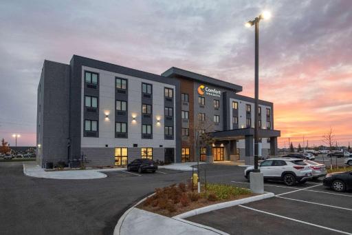 Comfort Inn & Suites - Housity