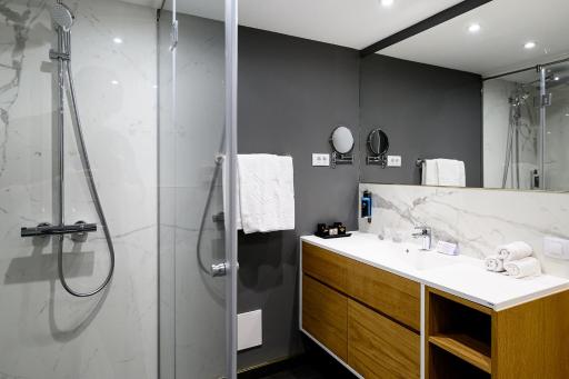 Iza Hotel - Housity