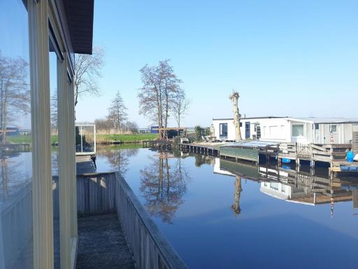 Snug Holiday Home in Bantega with Own Harbour, Boathouse - Housity