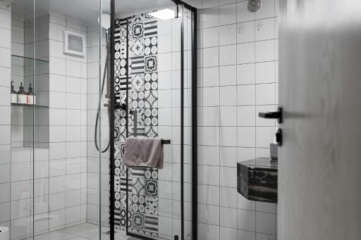 Locals Apartment Place 00 - Housity