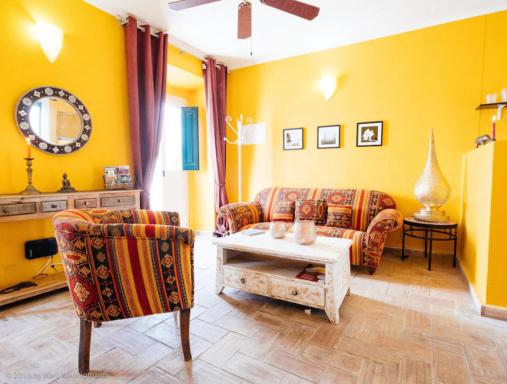 Casinha Canal - Beautifully restored Moroccan inspired townhouse in Lagos historic centre - Housity
