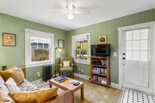 Charming 1923 Cottage at Erehwon Retreat - Housity