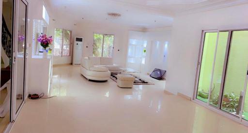 Daryl House - Housity