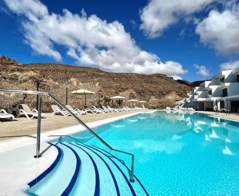 Modern apartment with shared pool - Housity