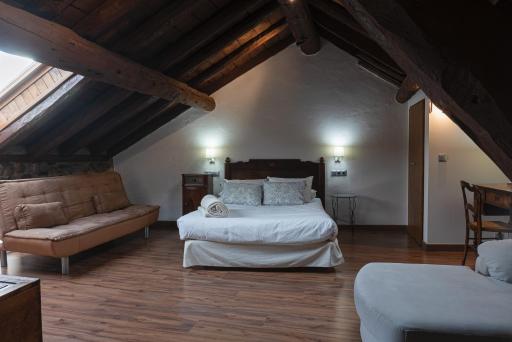 1703 CHAMBRE ET TABLE D'HOTES - Housity