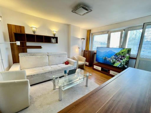SUSHI metro WiFi 500 MBs, 70’TV Netflix AppleTV+ - Housity