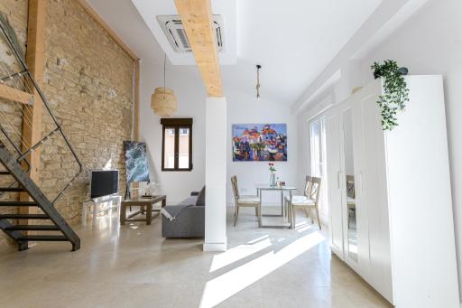 Soho Boho Apartments - with sunny rooftop terrace and fiber optic internet - Housity