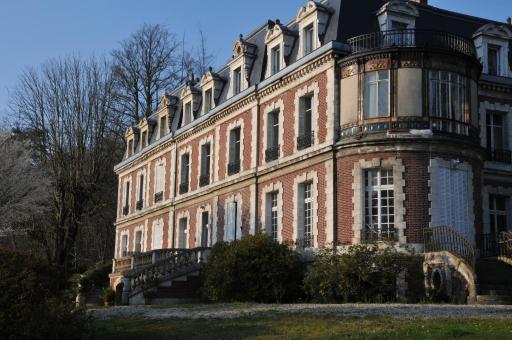 LA TERRASSE DU CHATEAU DES GENETS - GITE 2 ou 4 Personnes - Housity