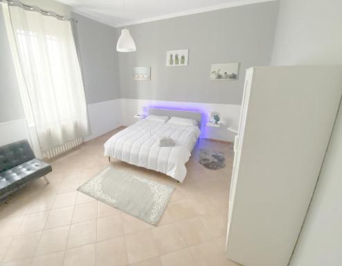 Intero Appartamento spazioso e luminoso con Suite - Housity
