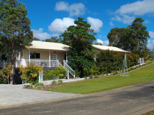 Tinaroo Sunset Retreat - Housity
