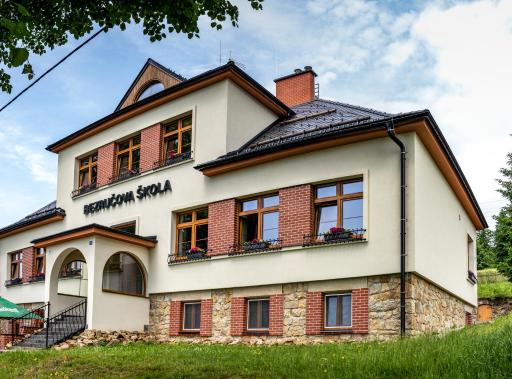 Bezručova škola - Housity