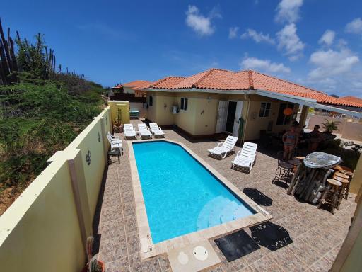 Cozy home under the Sun with Swimmingpool - Housity