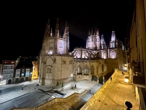 Balcón con Vistas a la Catedral de Burgos ATUAIRE - Housity