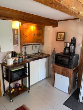 Cozy lodge at horse farm with lake and sauna - Housity
