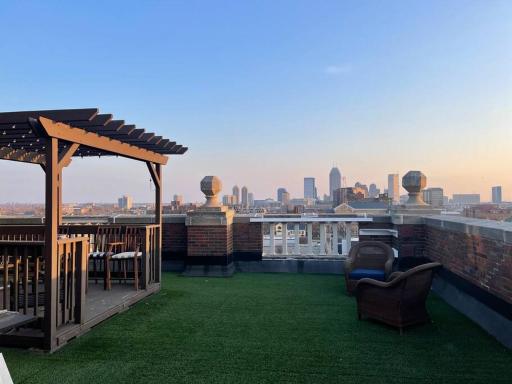 Spacious Downtown Penthouse with Rooftop Terrace - Housity