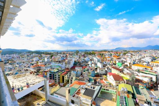 TTR Skyview Hotel - Housity