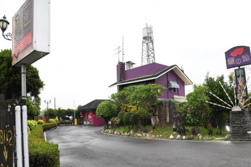 Love Boat Motel - Housity