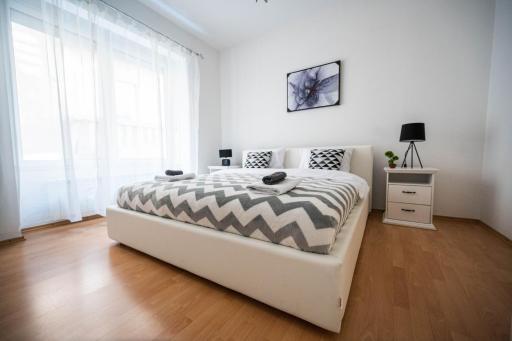 Bright and Modern 1BDR Apartment in the Center - Housity