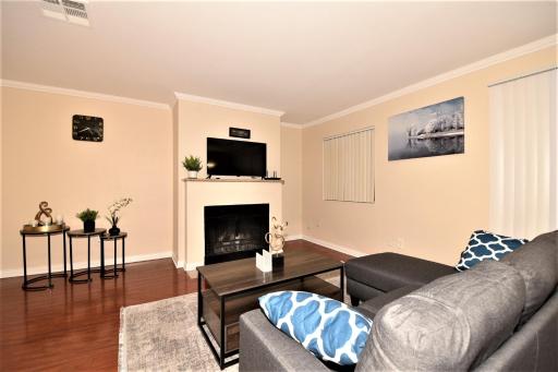 Lovely 2 Bedroom Condo With Indoor Fireplace - Housity