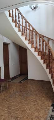 Large two-floor house with swimming pool - Housity