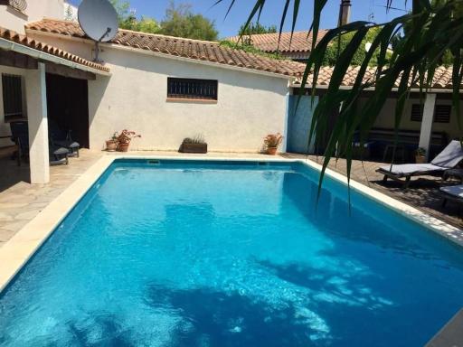 Grande maison spacieuse avec piscine privée sans vis-à-vis - Housity