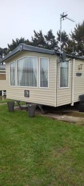 Caravan to rent with private garden - Housity