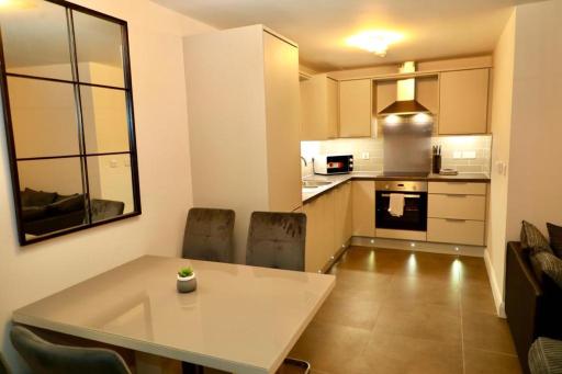 Lovely 2- bedroom Apartment in Belfast - Housity