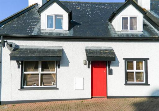 Castle Cottage By The Beach - Housity