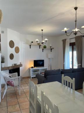 Agradable casa rural con chimenea en interior - Housity