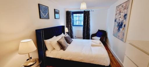 Waterside Apartment Canary Wharf - Housity