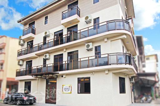 Golden Guesthouse - Housity