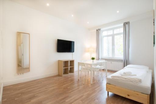 Tolstov Apartments - 1 or 3 Room Apartments - 20 Min Messe DUS and Old Town DUS - Housity