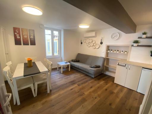 Jolly -Center Bright Apartment at Tartini Square - Housity