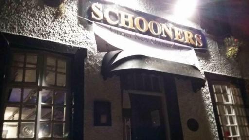 Stunning 2-Bed Apartment above Schooners Bar - Housity