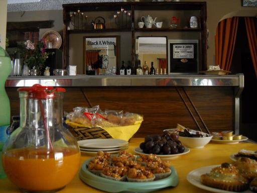 La Regina di Adrano - Housity