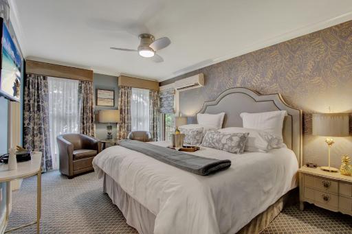 Lookout Point Lakeside Inn - Housity