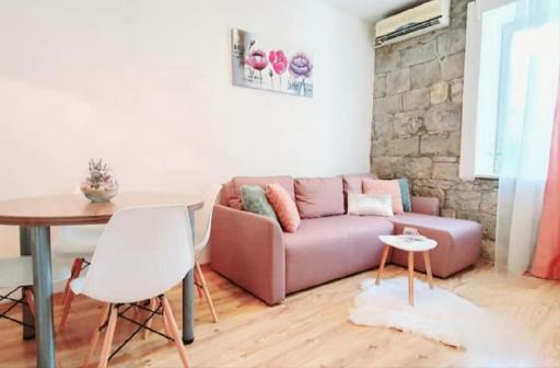 Heritage Stone Wall - Housity