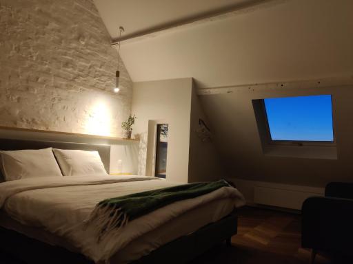 Fáilte Muur - Housity