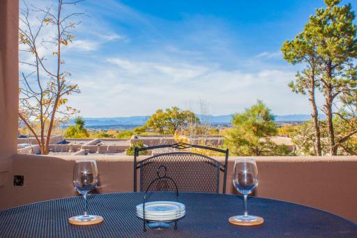 Eastside Enchantment, 2 Bedrooms, Sleeps 6, Kiva Fireplaces, Patio with Views, WiFi - Housity