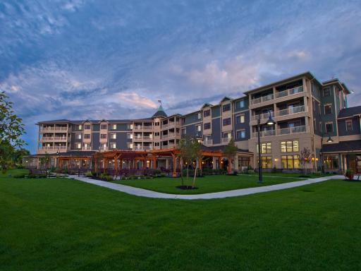 1000 Islands Harbor Hotel - Housity