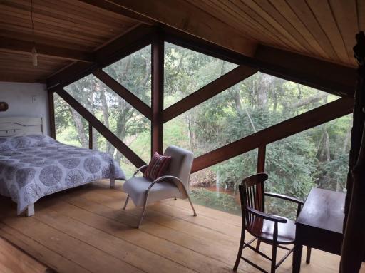 Chalé do bosque e cachoeirinha Passa Quatro - Housity