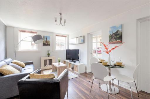 Stunning 1 Bed at Holyrood Palace & Arthurs Seat - Housity