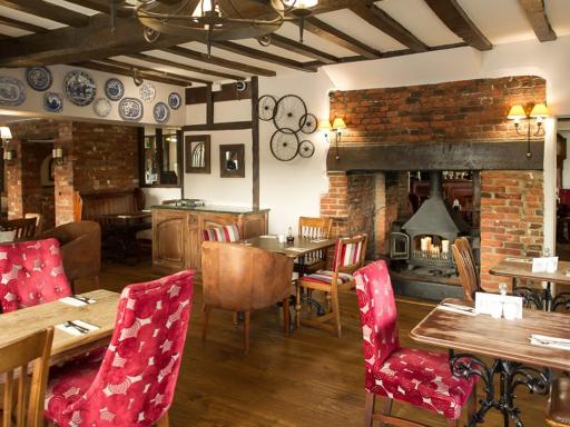 The White Horse Hotel and Luxury Shepherds Huts - Housity