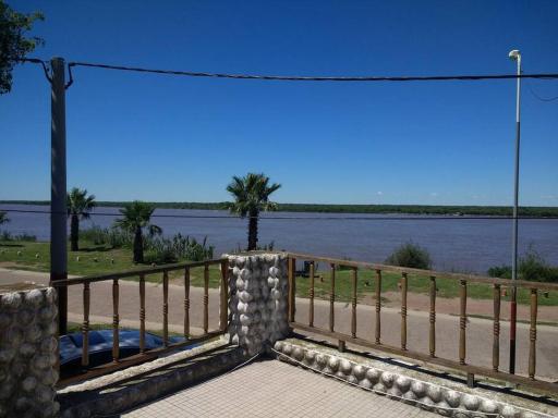 exclusivo chalet frente al rio - Housity