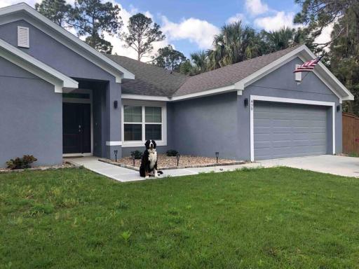 Pet friendly 4-bedroom home with fenced yard - Housity