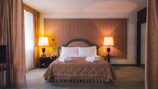 Grand Hotel Excelsior - Housity